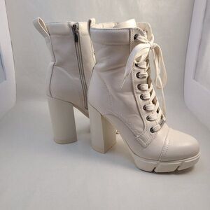 Nine West White Heeled Boots Size 5.5M Zip-Up Ankle Booties Chunky Heel
